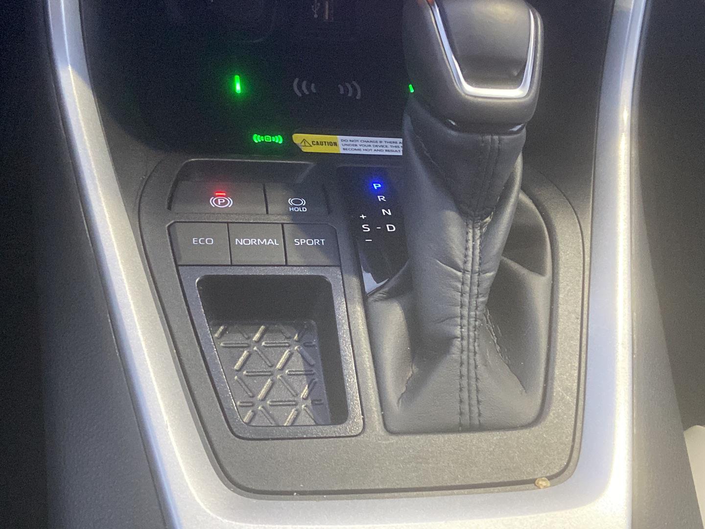 Used 2025 Wind Chill Pearl Toyota XLE Premium image 15