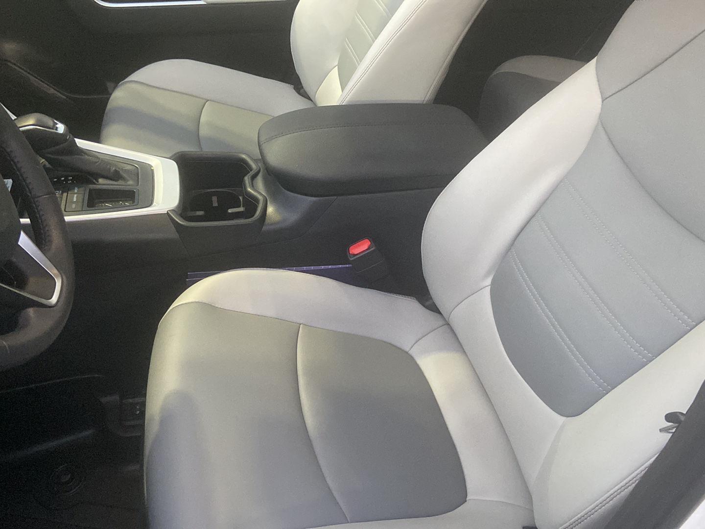 Used 2025 Wind Chill Pearl Toyota XLE Premium image 16