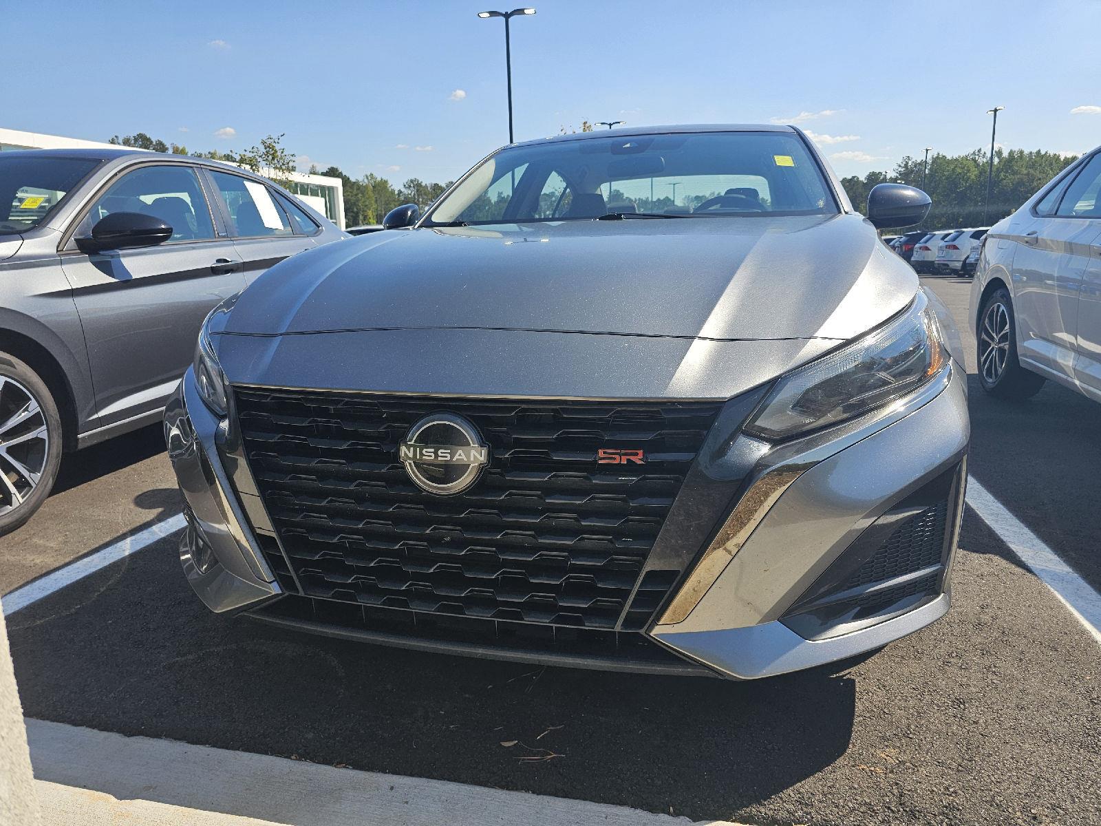 2024 Nissan Altima Gris (Gun Metallic) Sedán Tracción delantera Transmisión variable continua