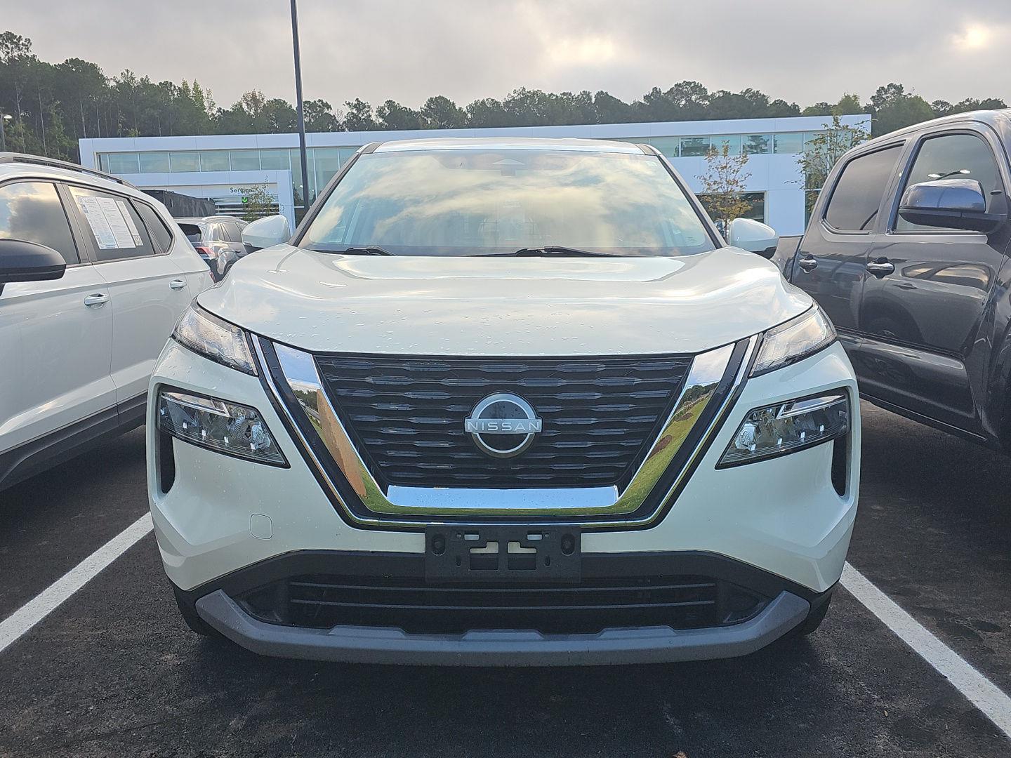 Pearl White Tricoat 2022 Nissan Rogue SUV / Crossover Front-Wheel Drive Continuously Variable Transmission