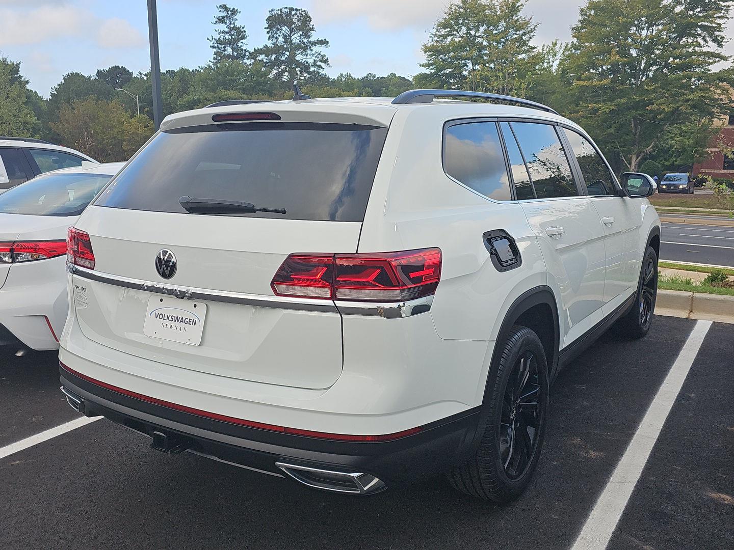 Used 2023 Pure White Volkswagen 3.6L V6 SE w/Technology image 6