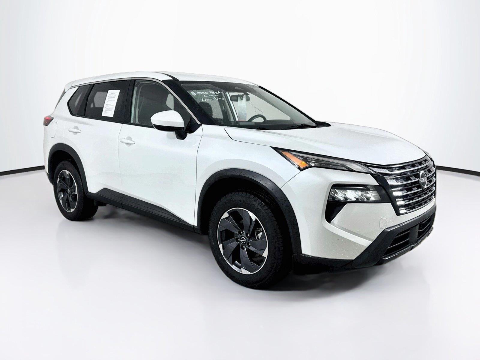 Used 2024 Everest White Pearl Nissan SV image 6