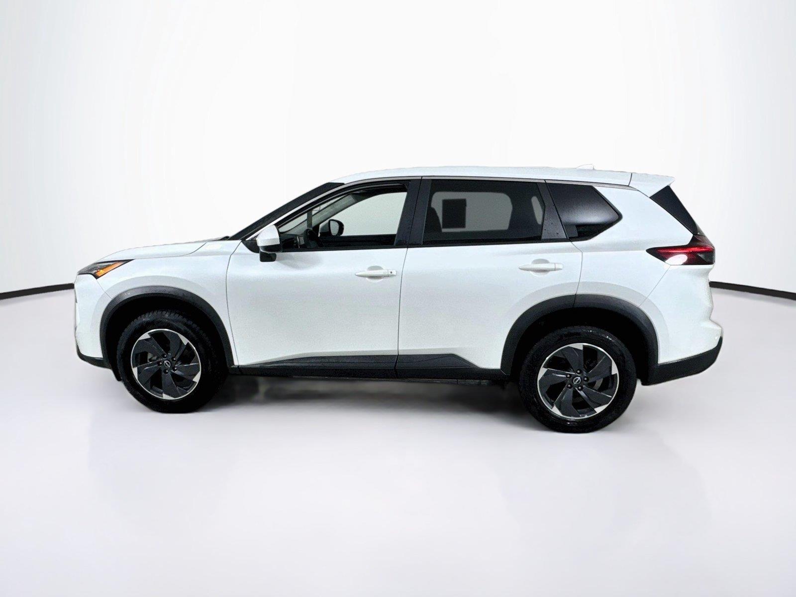 Used 2024 Everest White Pearl Nissan SV image 3