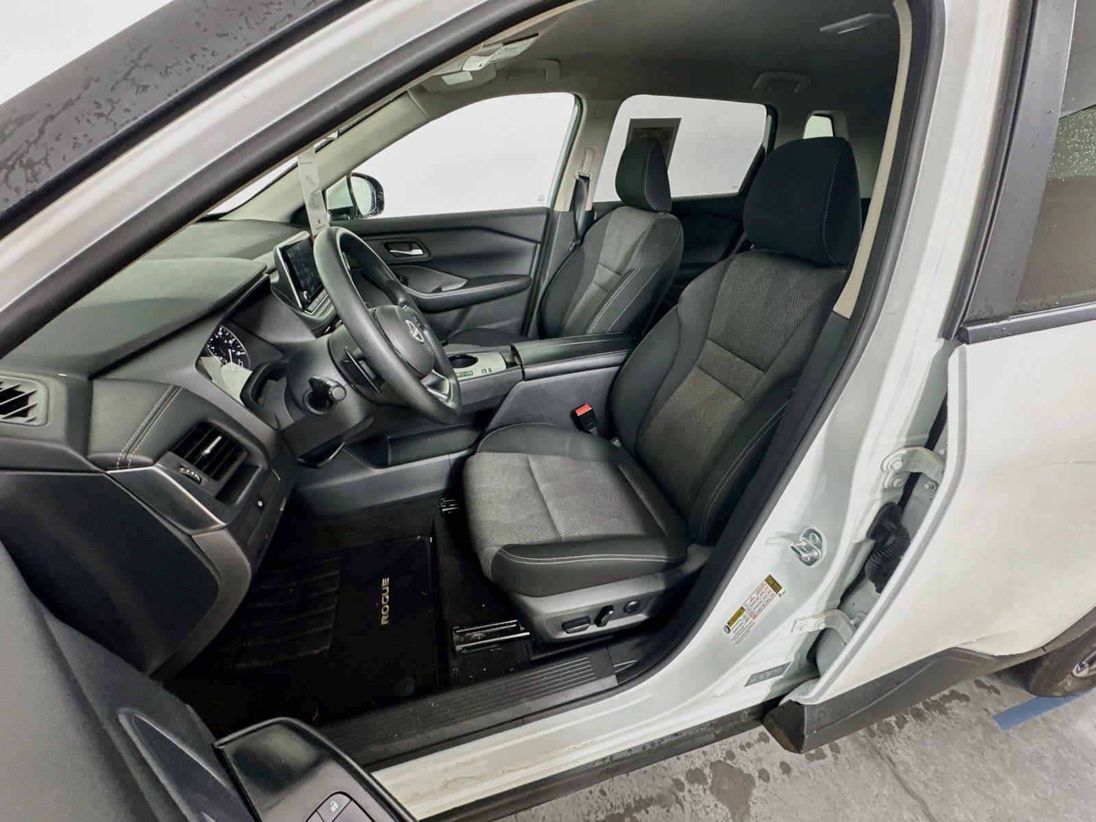Used 2024 Everest White Pearl Nissan SV image 19