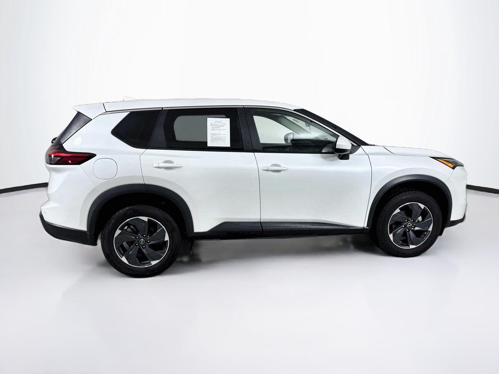 Used 2024 Everest White Pearl Nissan SV image 8