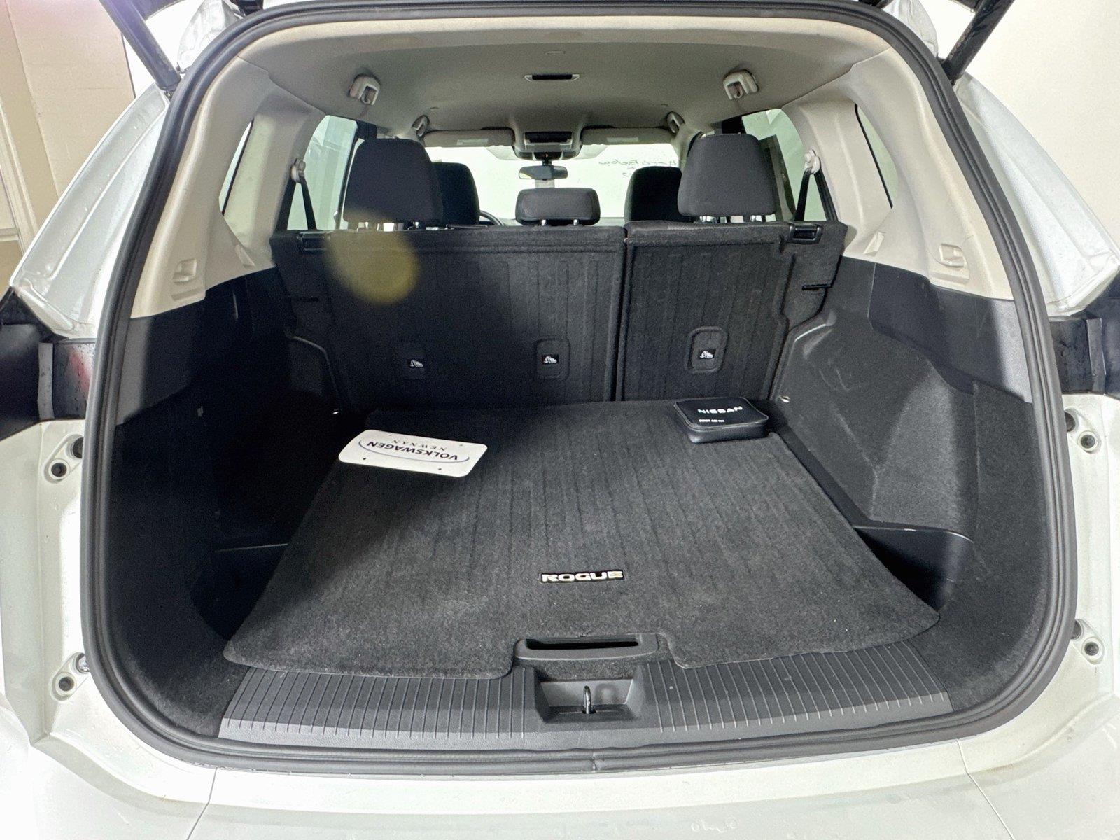 Used 2024 Everest White Pearl Nissan SV image 23