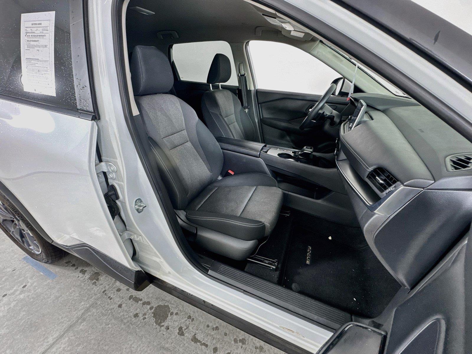 Used 2024 Everest White Pearl Nissan SV image 25
