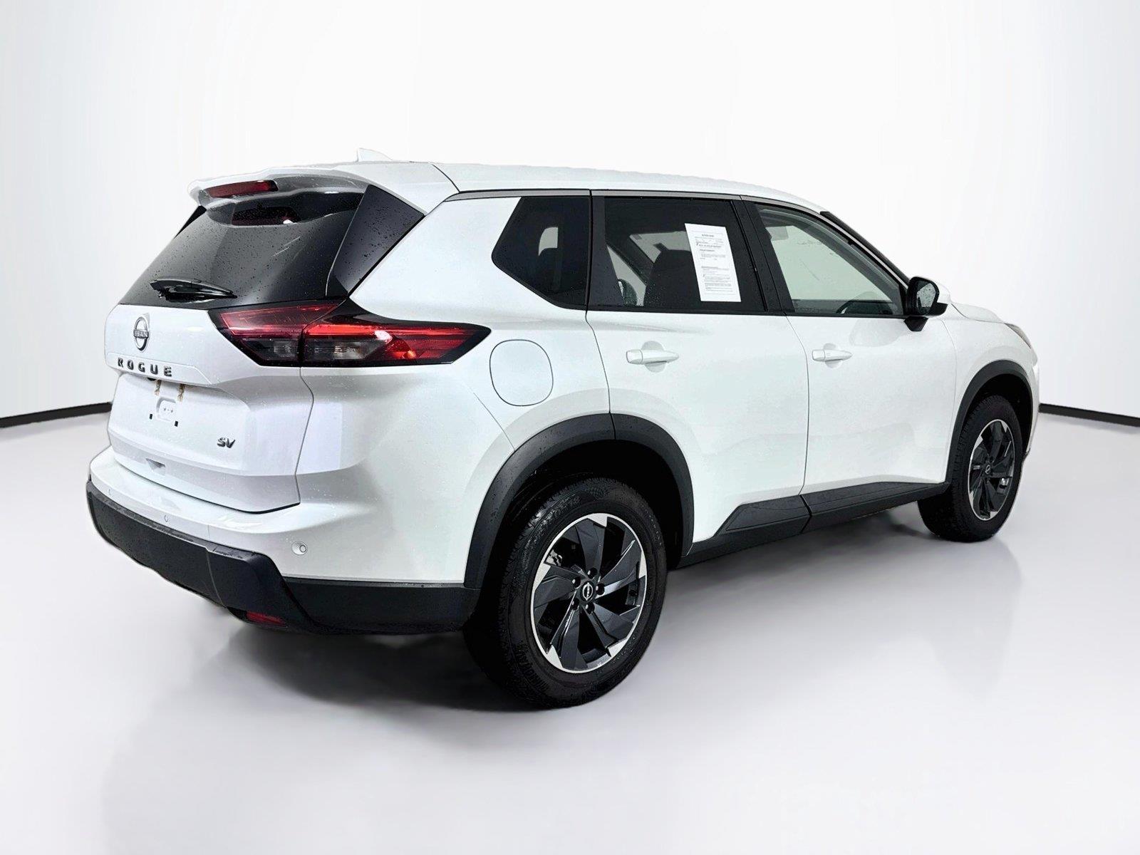 Used 2024 Everest White Pearl Nissan SV image 2