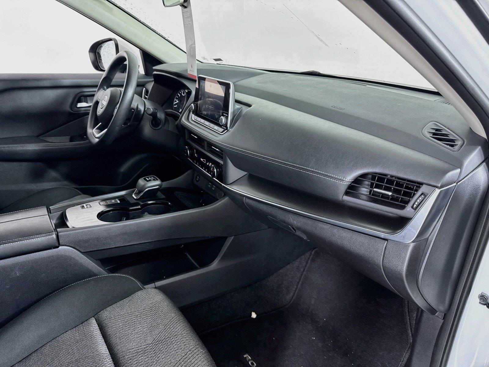 Used 2024 Everest White Pearl Nissan SV image 26
