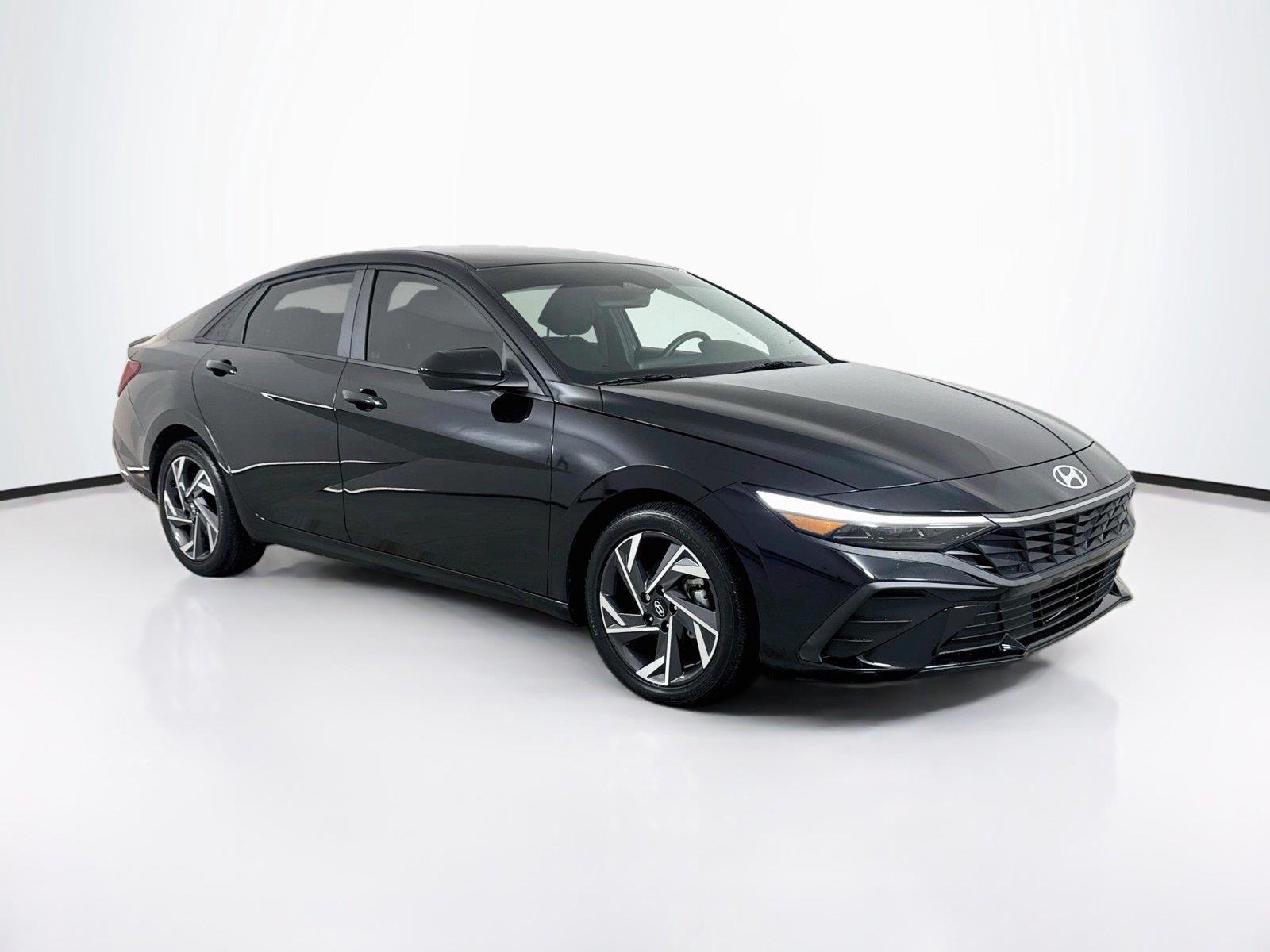 Used 2025 Abyss Black Hyundai SEL Sport image 6
