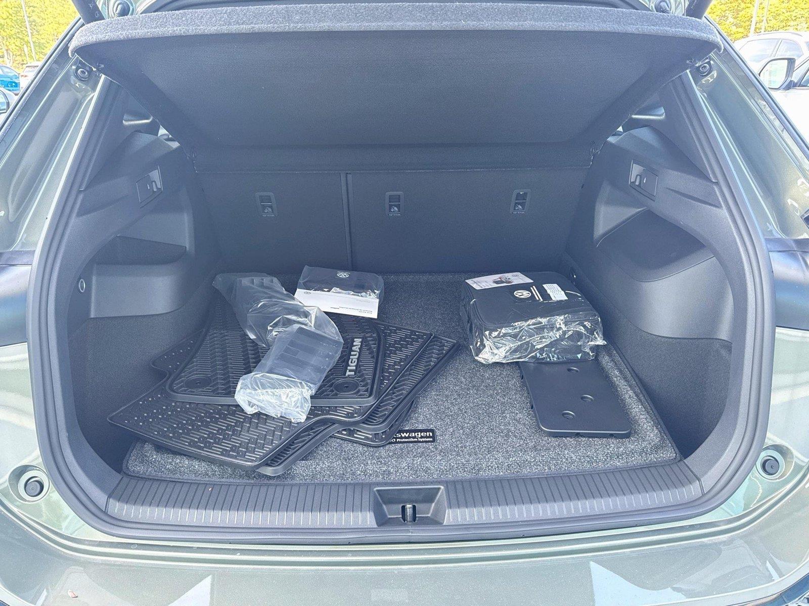 New 2026 Avocado Green w/Deep Black Roof Volkswagen SE R-Line Black image 20