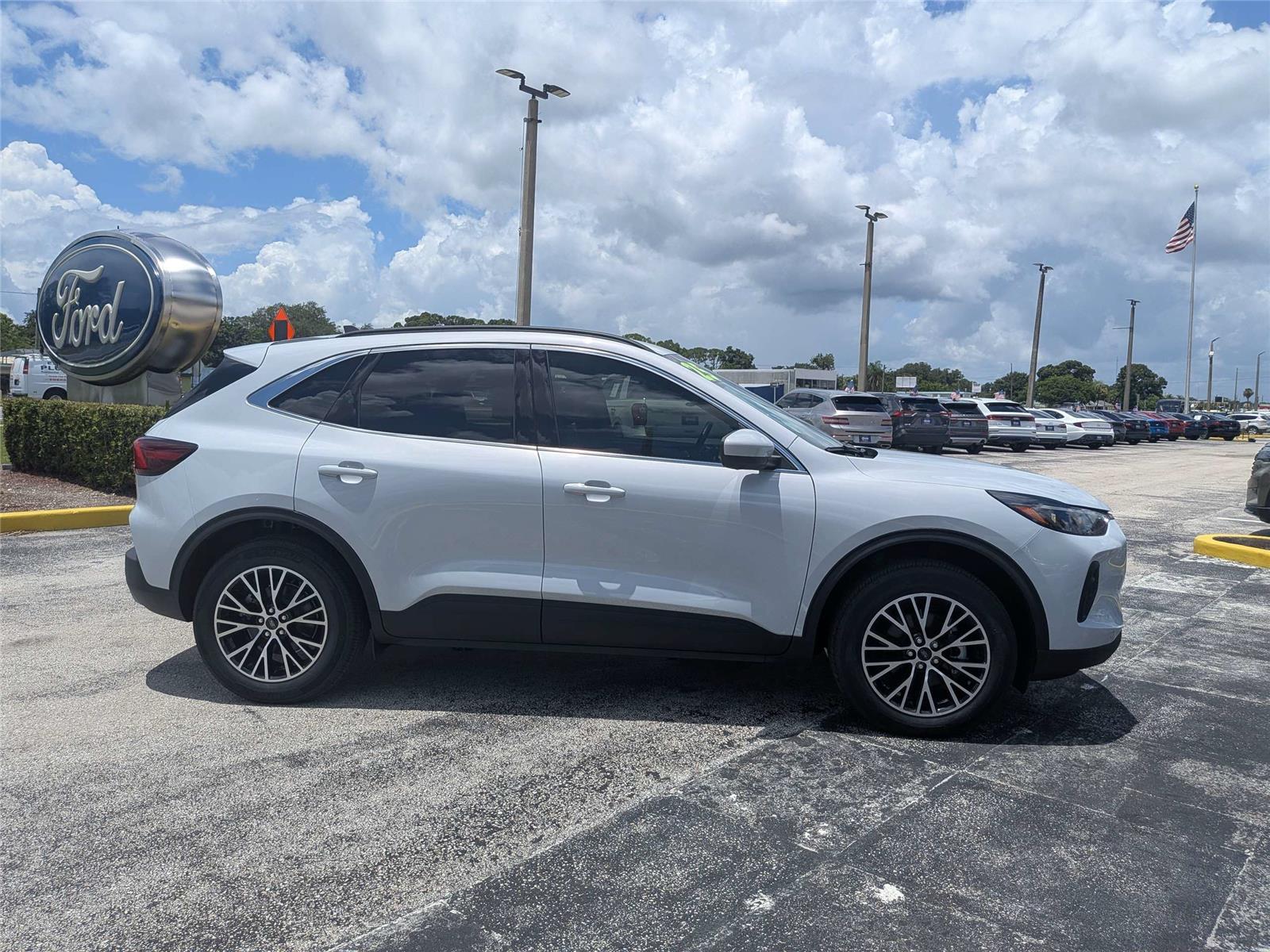 View vehicle photo 2