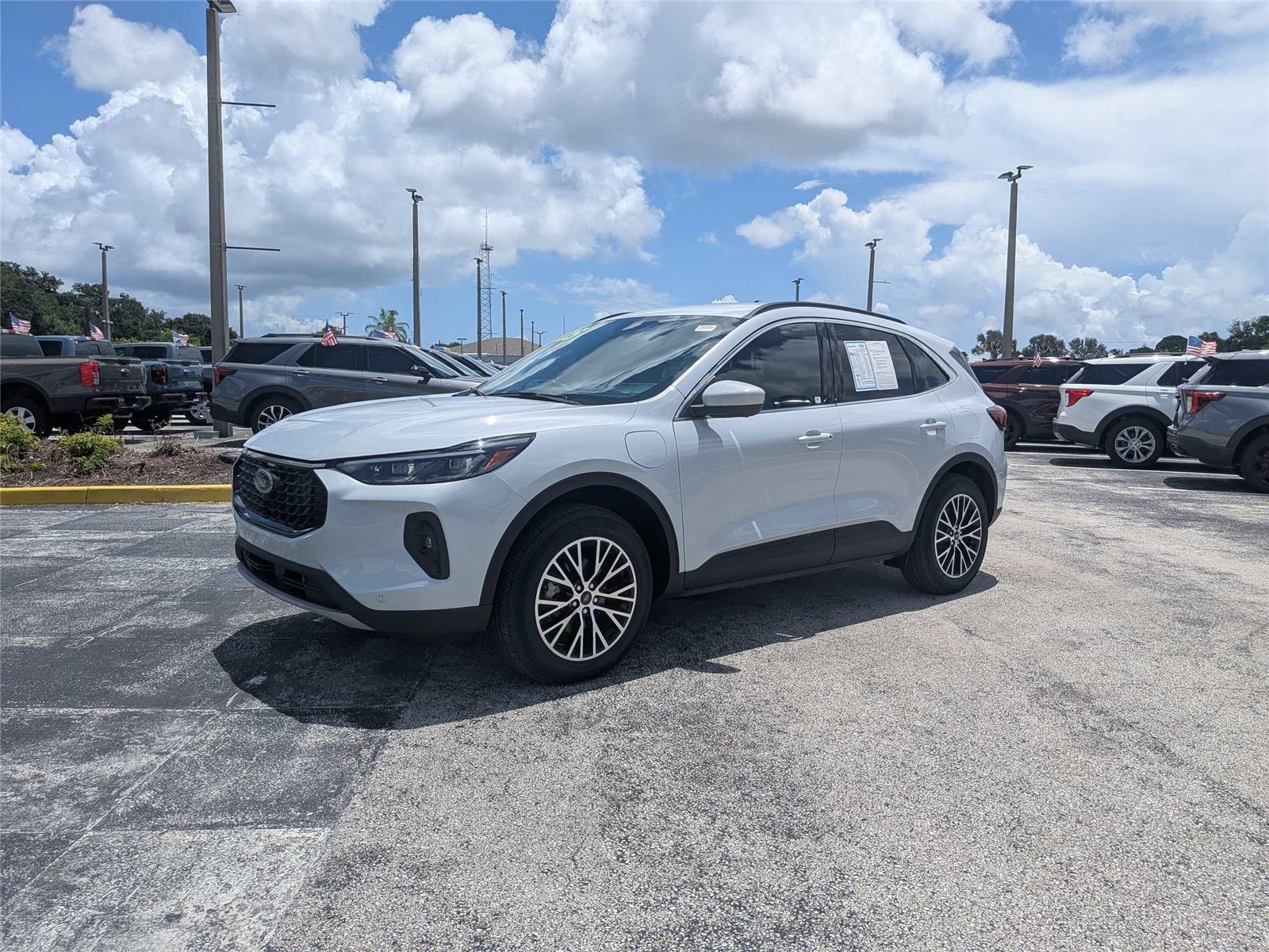 View vehicle photo 7