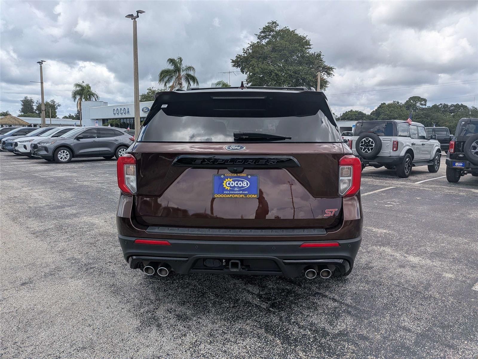 View vehicle photo 4