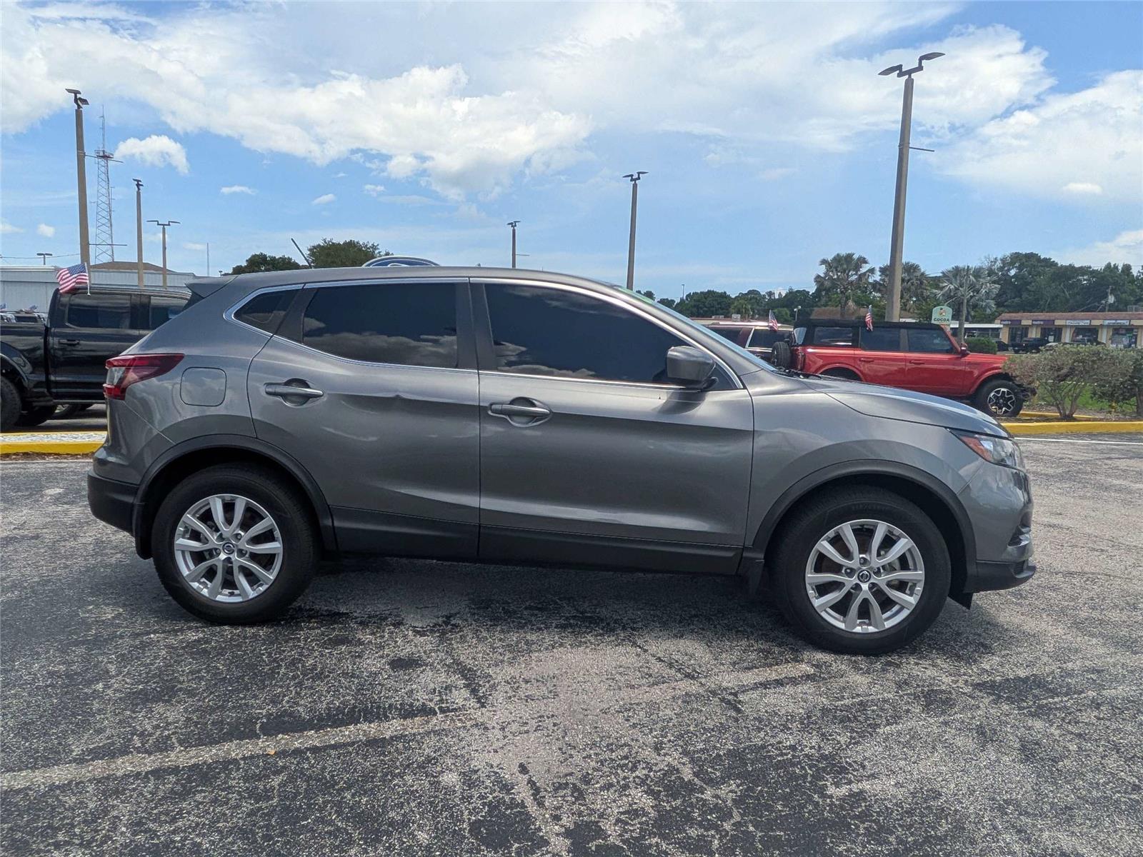 View vehicle photo 2