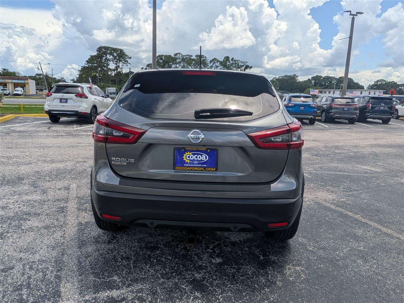 View vehicle photo 4
