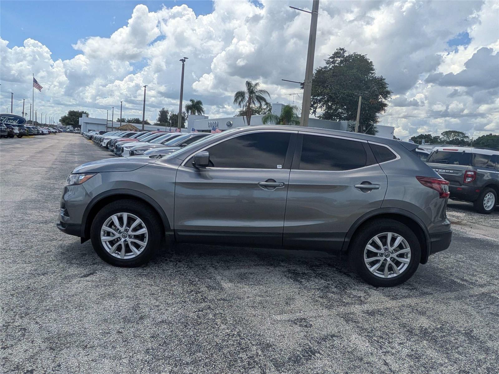 View vehicle photo 6