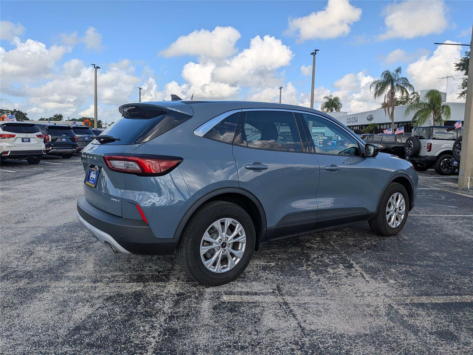 View vehicle photo 3