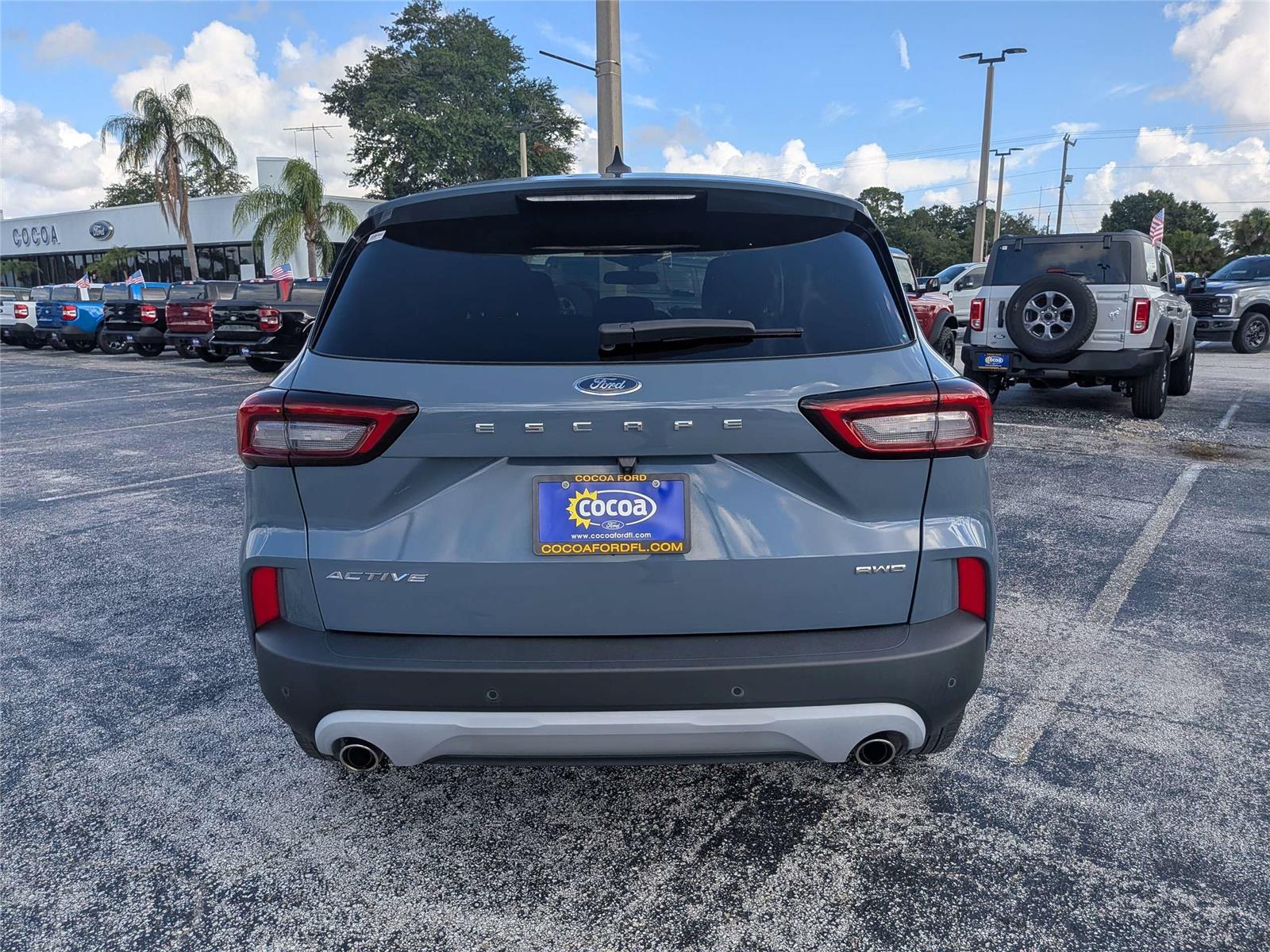View vehicle photo 4