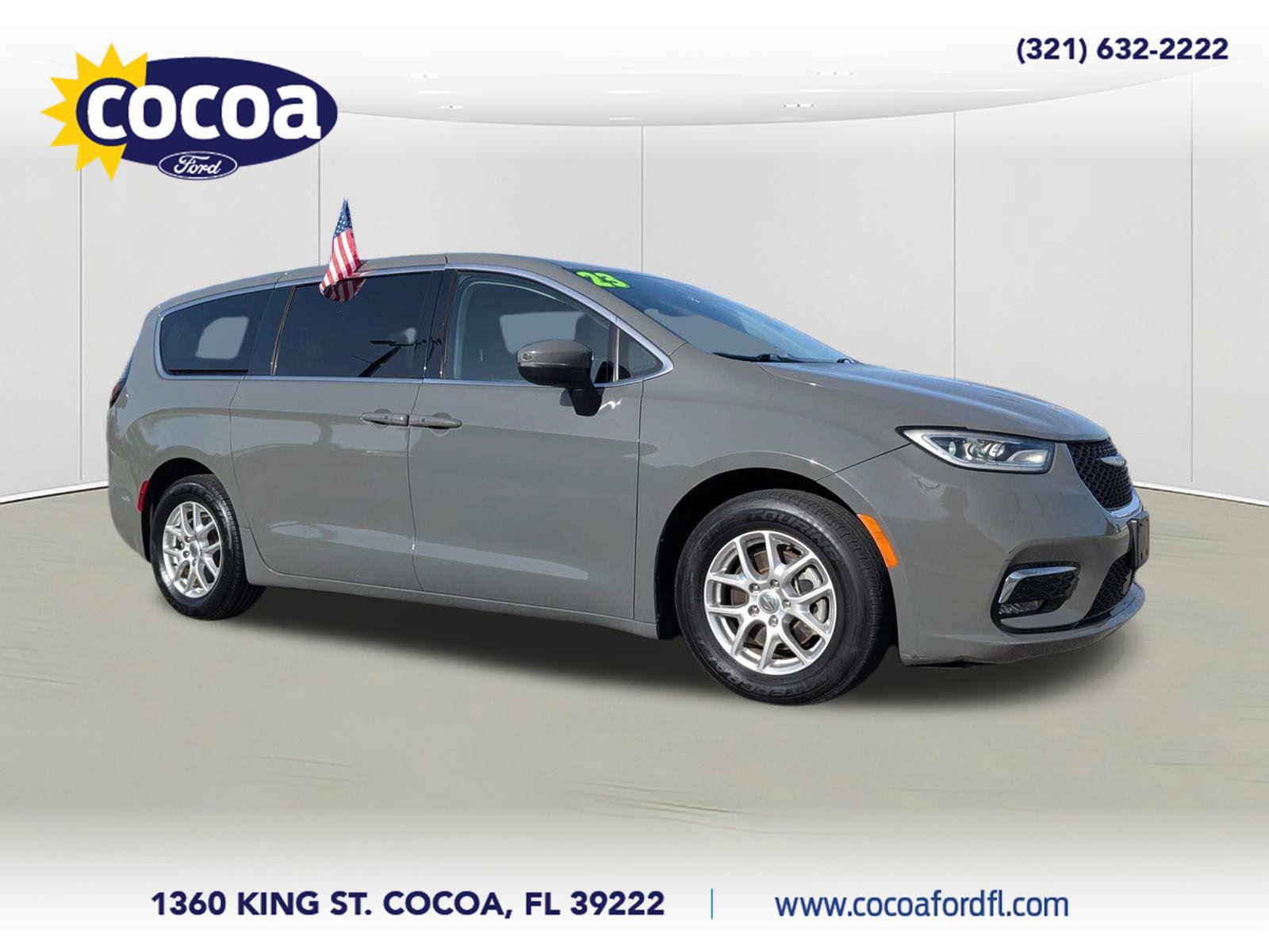  2023 Chrysler Pacifica Touring L FWD   