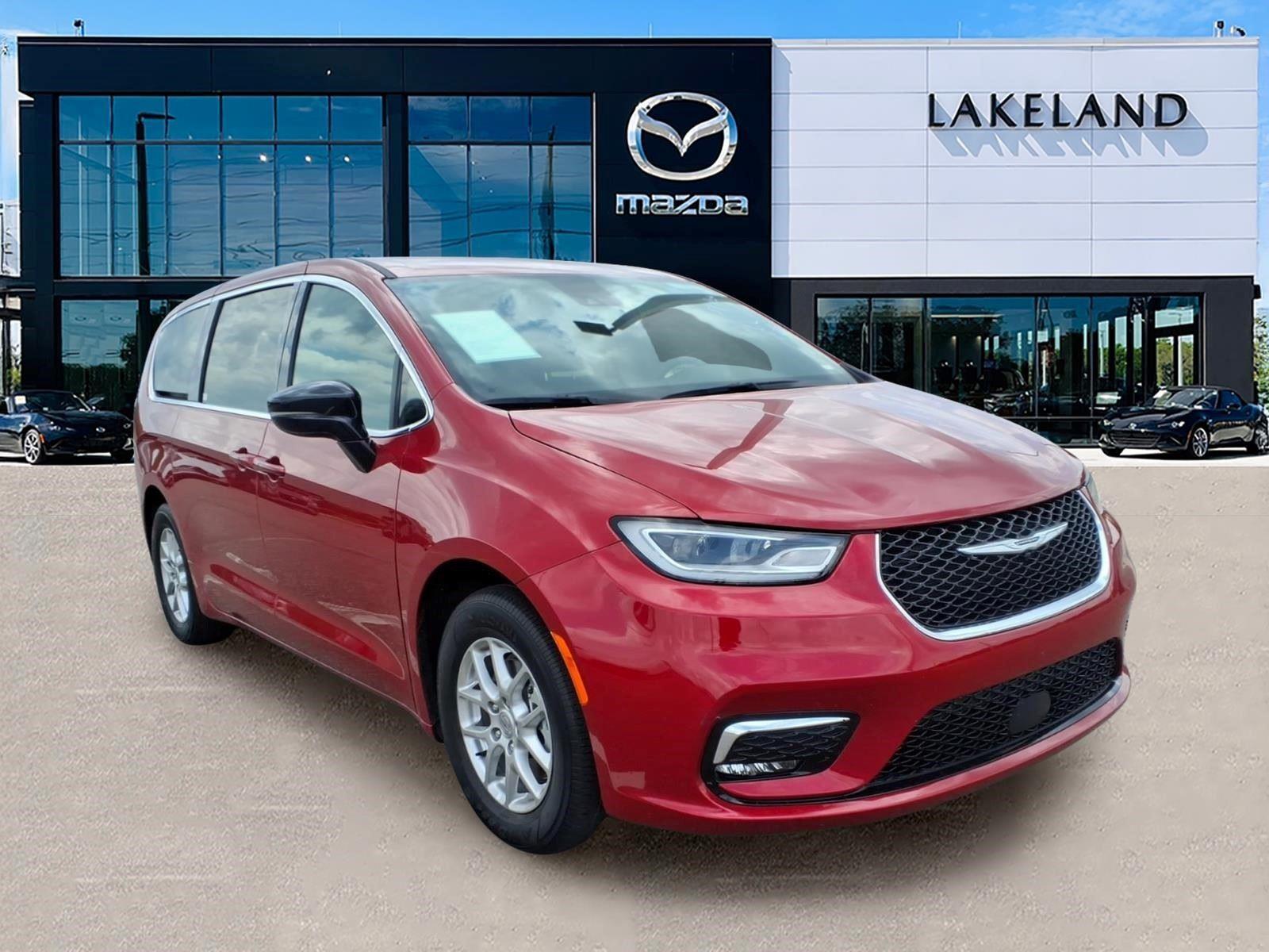 Red Hot Pearlcoat 2025 Chrysler Pacifica Select FWD Minivan Front-Wheel Drive 9-Speed Automatic