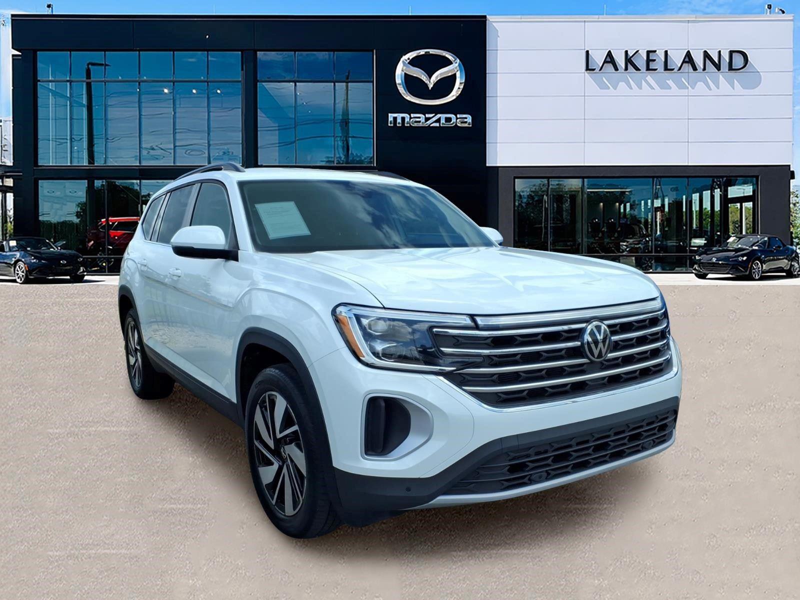 Pure White 2025 Volkswagen Atlas SE FWD with Technology SUV / Crossover Front-Wheel Drive Automatic
