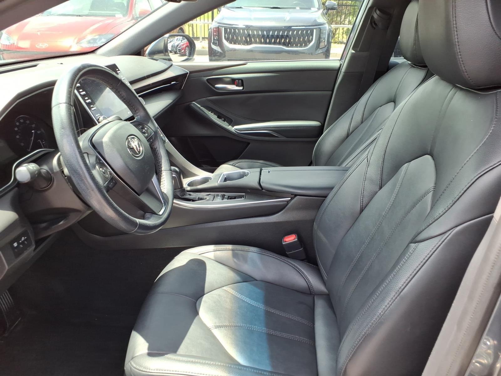 2020 Toyota Avalon Hybrid XLE