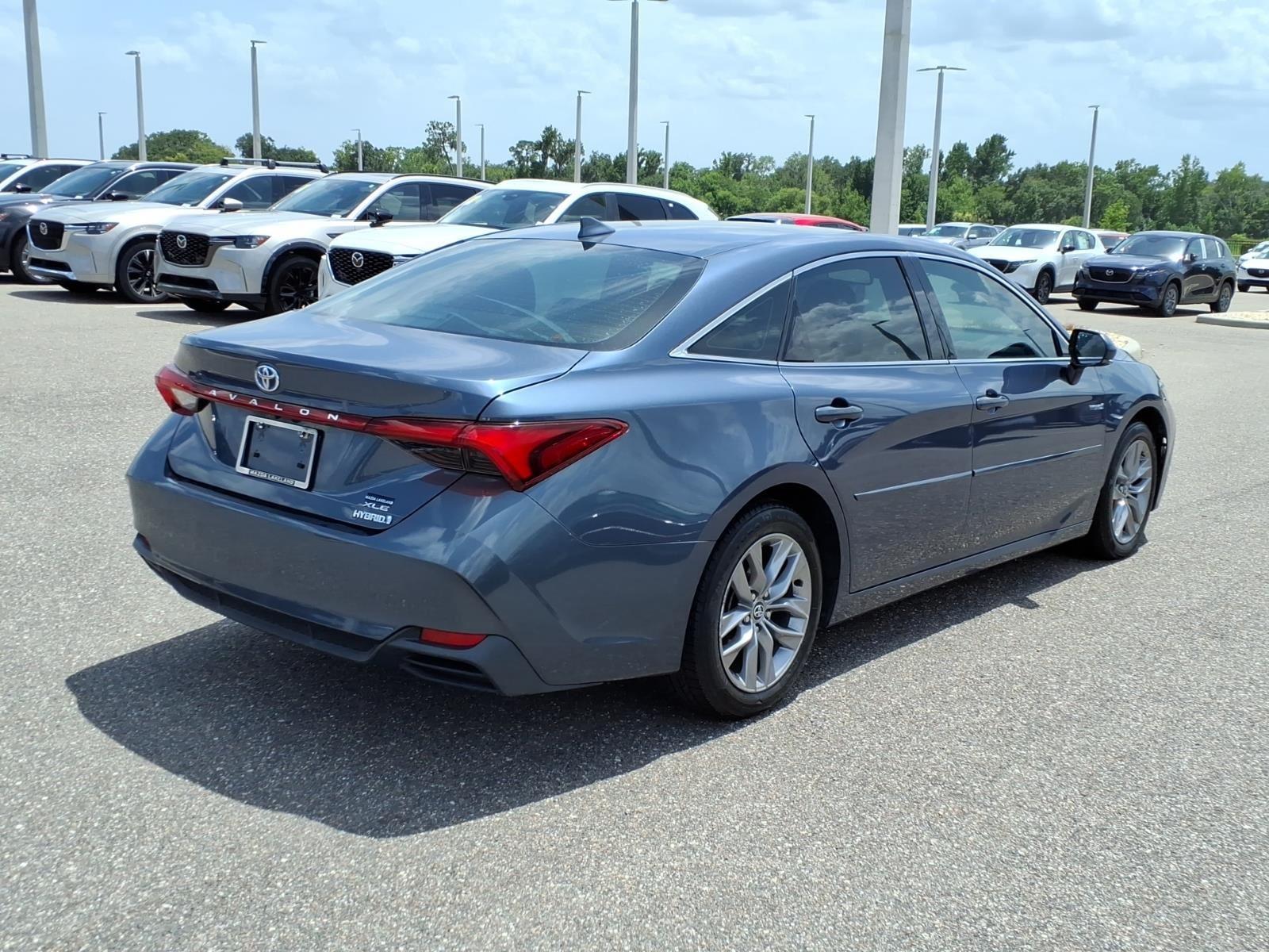 2020 Toyota Avalon Hybrid XLE