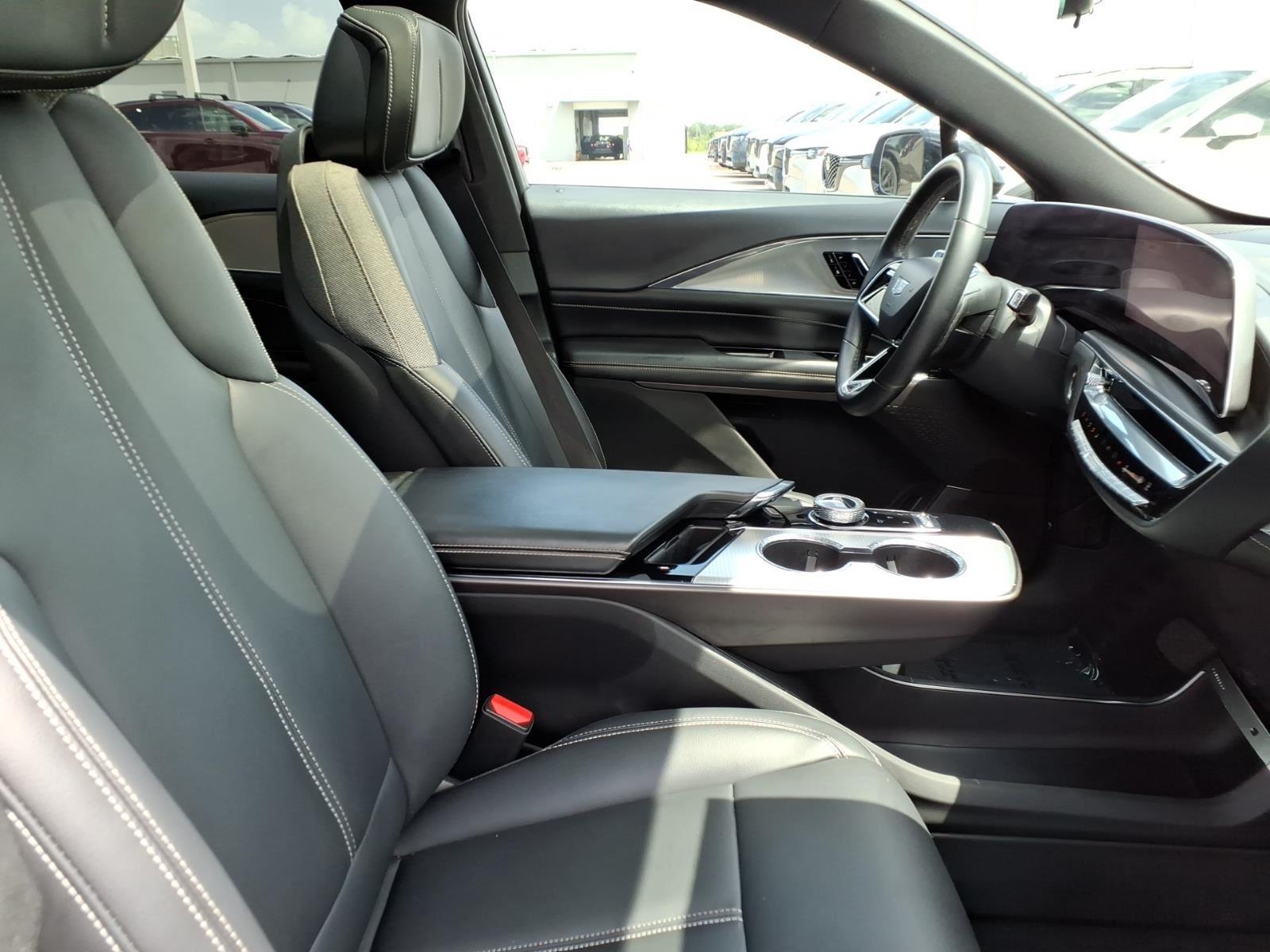 2024 Cadillac LYRIQ Tech