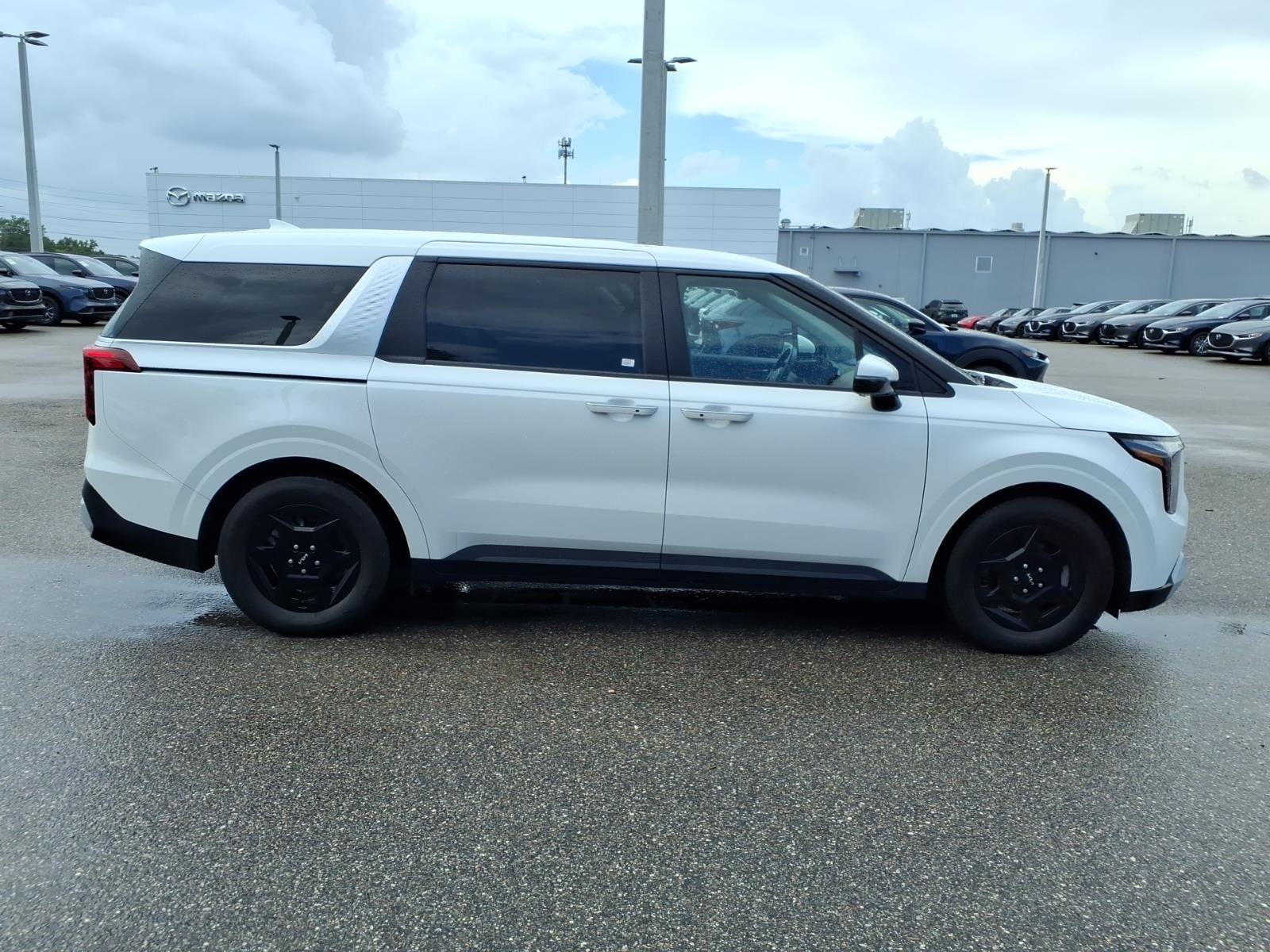 2025 Kia Carnival LXS