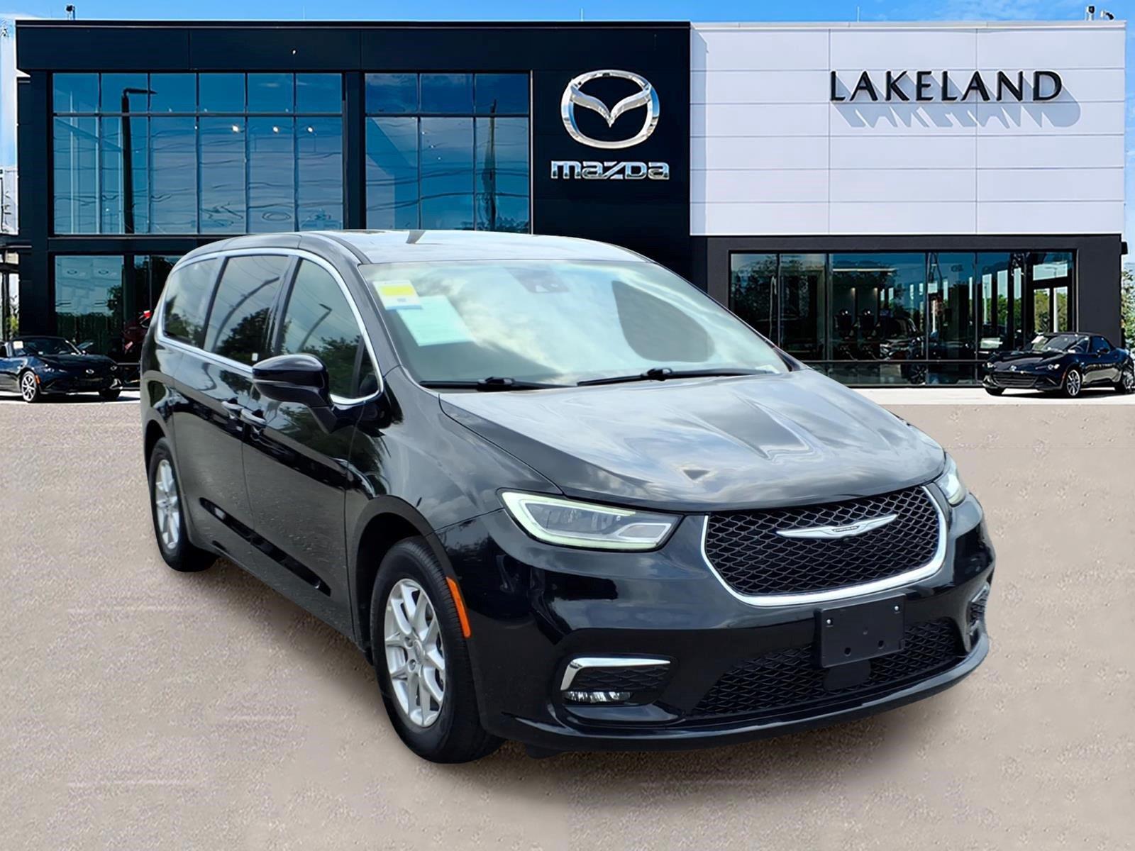 Diamond Black Crystal Pearlcoat 2025 Chrysler Pacifica Minivan Front-Wheel Drive 9-Speed Automatic