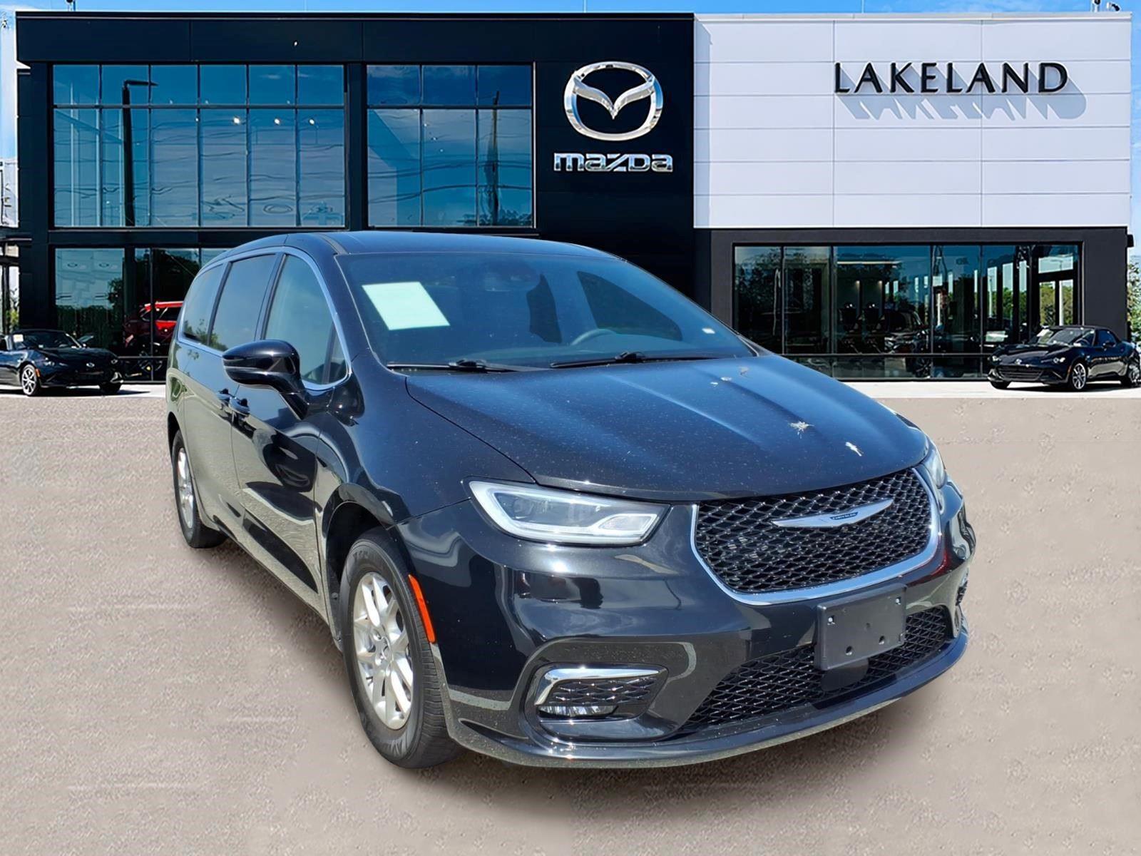 Diamond Black Crystal Pearlcoat 2025 Chrysler Pacifica Minivan Front-Wheel Drive 9-Speed Automatic