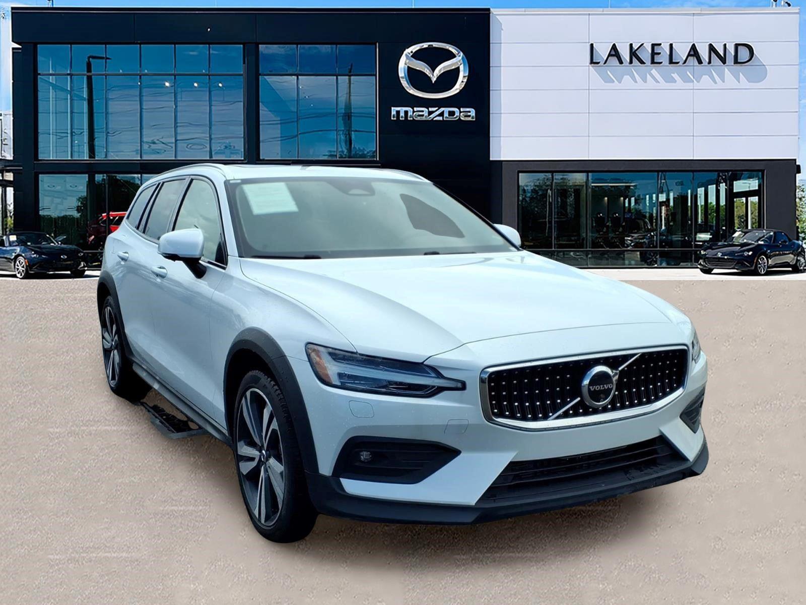 2025 Volvo V60 Cross Country B5 Plus AWD