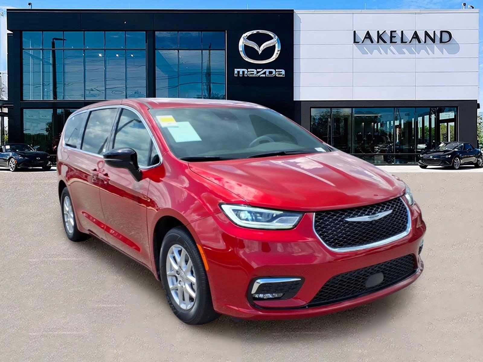 Red Hot Pearlcoat 2025 Chrysler Pacifica Minivan Front-Wheel Drive 9-Speed Automatic