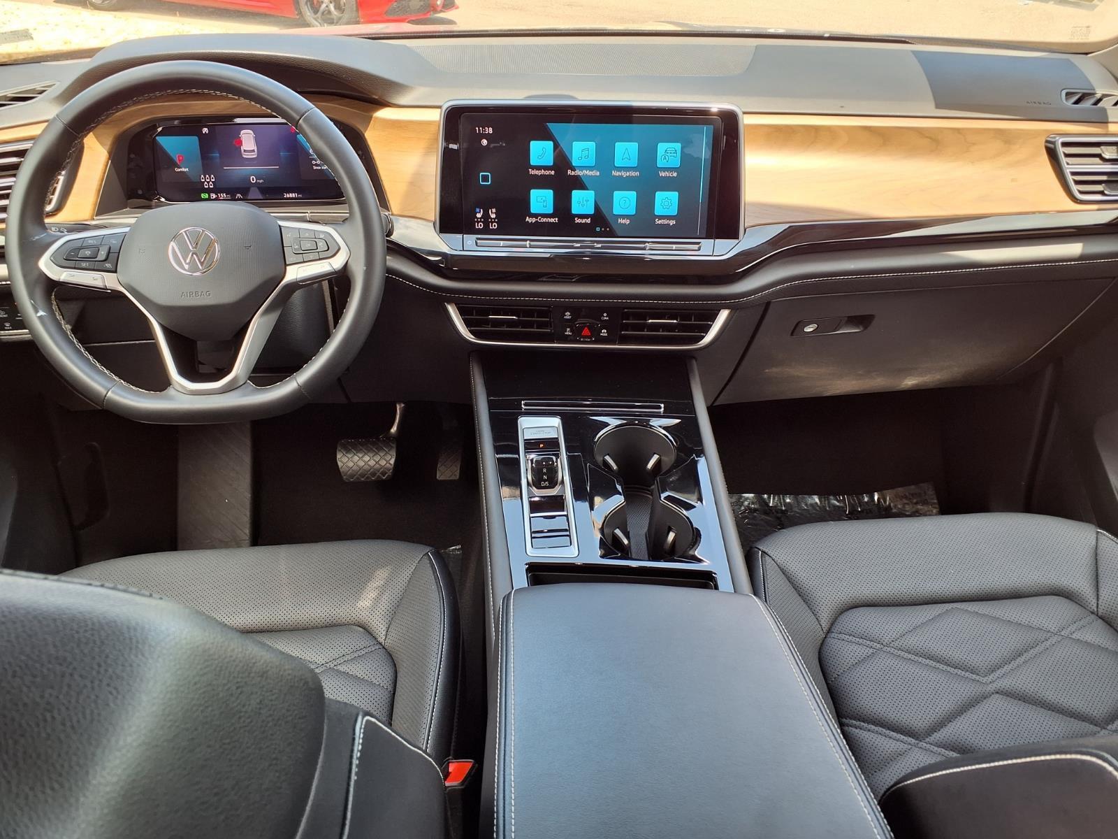 2025 Volkswagen Atlas 2.0T SE w/Technology