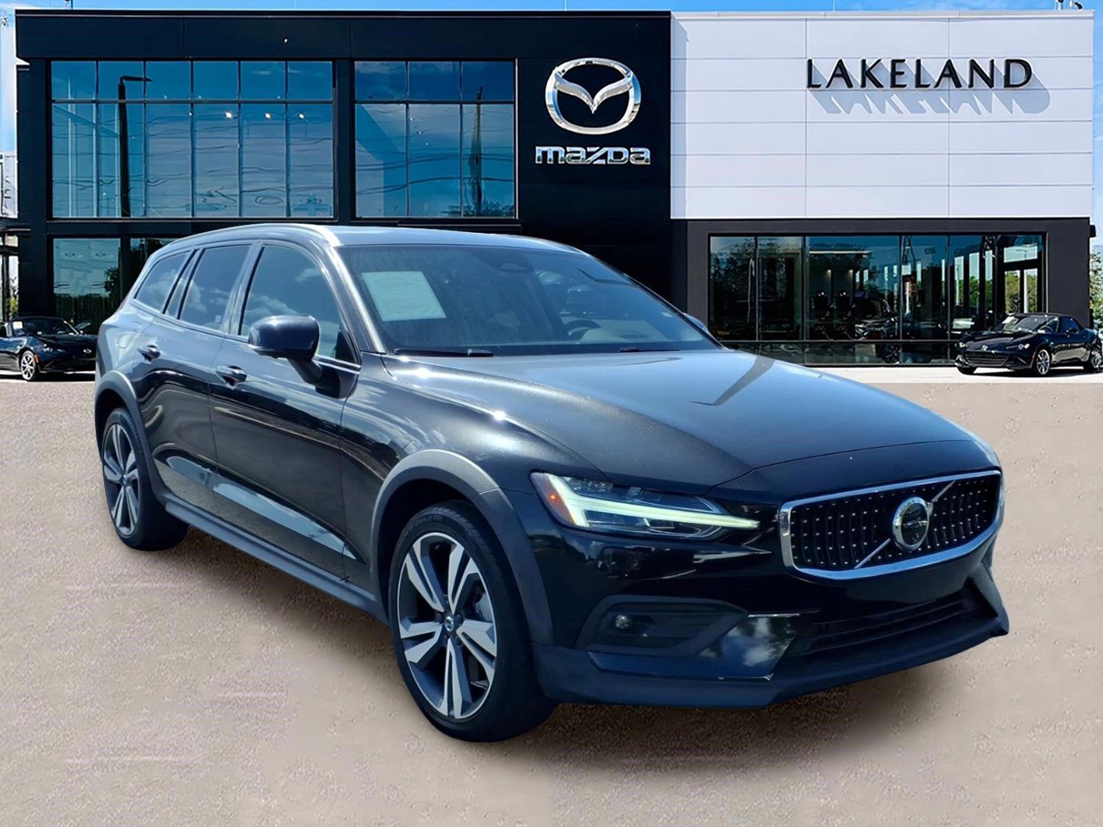  2025 Volvo V60 Cross Country B5 Plus AWD   