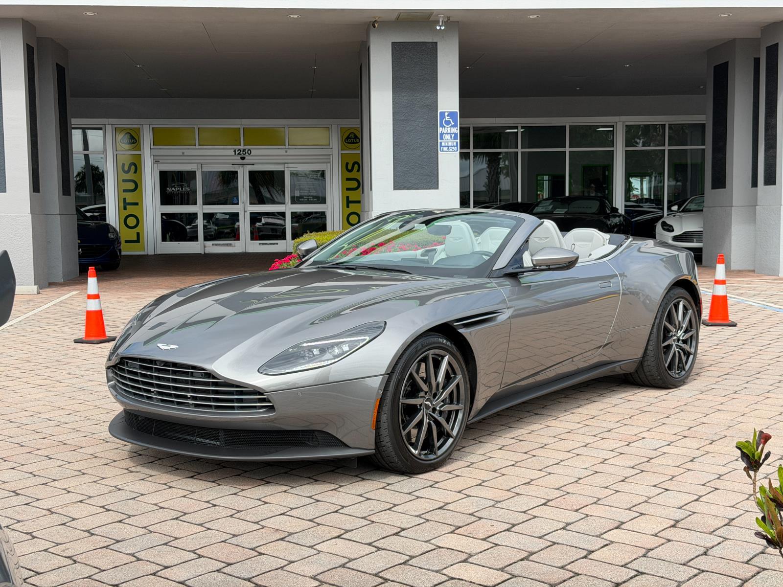 /2020 Aston-Martin DB11