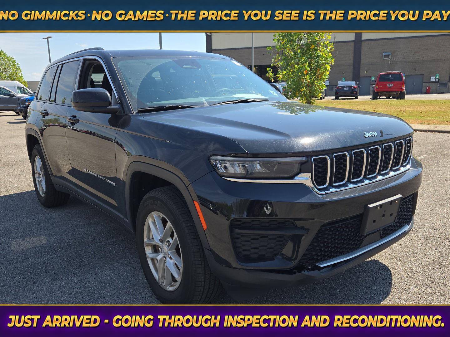 Diamond Black Crystal Pearlcoat 2024 Jeep Grand Cherokee SUV / Crossover Four-Wheel Drive 8-Speed Automatic