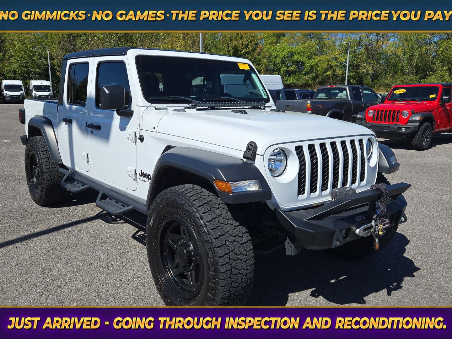 Bright White Clearcoat 2020 Jeep Gladiator Pickup Truck Four-Wheel Drive 8-Speed Automatic