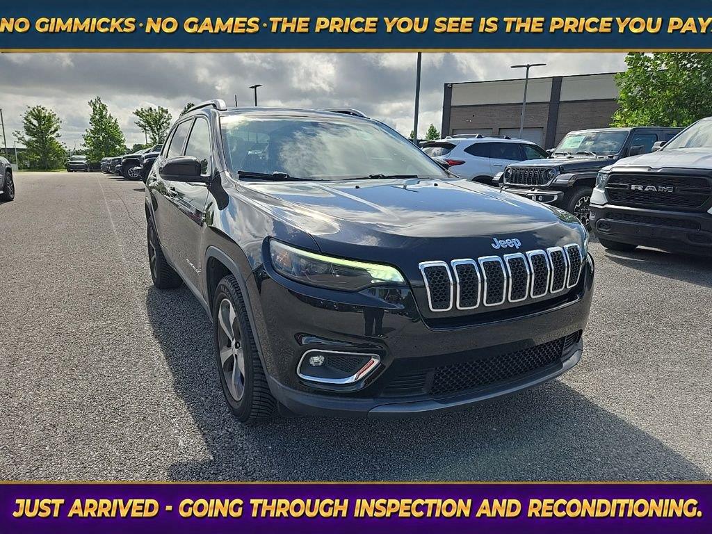 Diamond Black Crystal Pearlcoat 2019 Jeep Cherokee SUV / Crossover Four-Wheel Drive 9-Speed Automatic