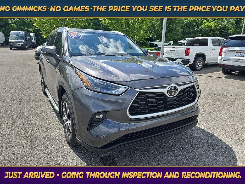 Magnetic Gray Metallic 2022 Toyota Highlander SUV / Crossover Front-Wheel Drive 8-Speed Automatic