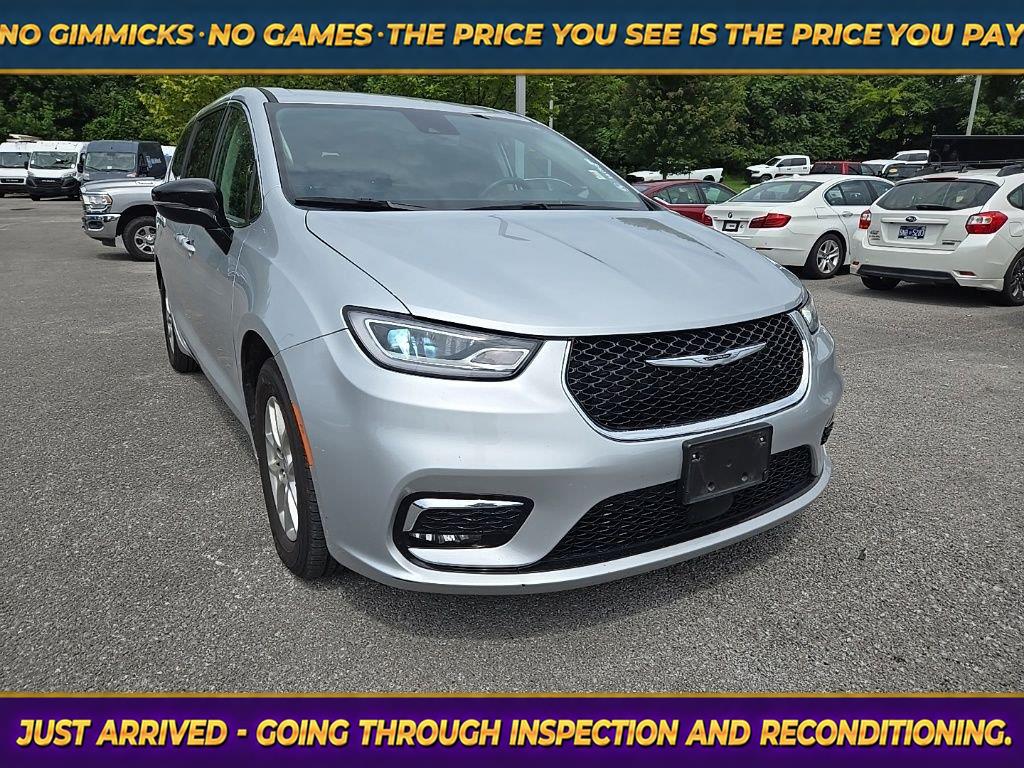 Silver Mist Clearcoat 2024 Chrysler Pacifica Minivan Front-Wheel Drive 9-Speed Automatic