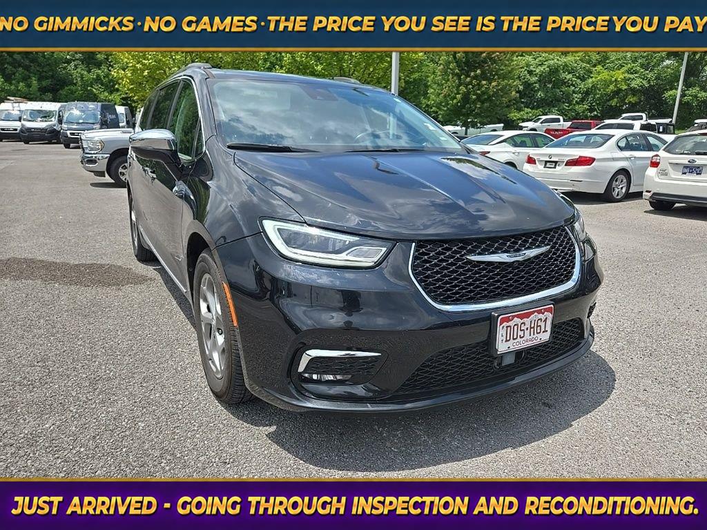 Black 2023 Chrysler Pacifica Minivan Front-Wheel Drive 9-Speed Automatic