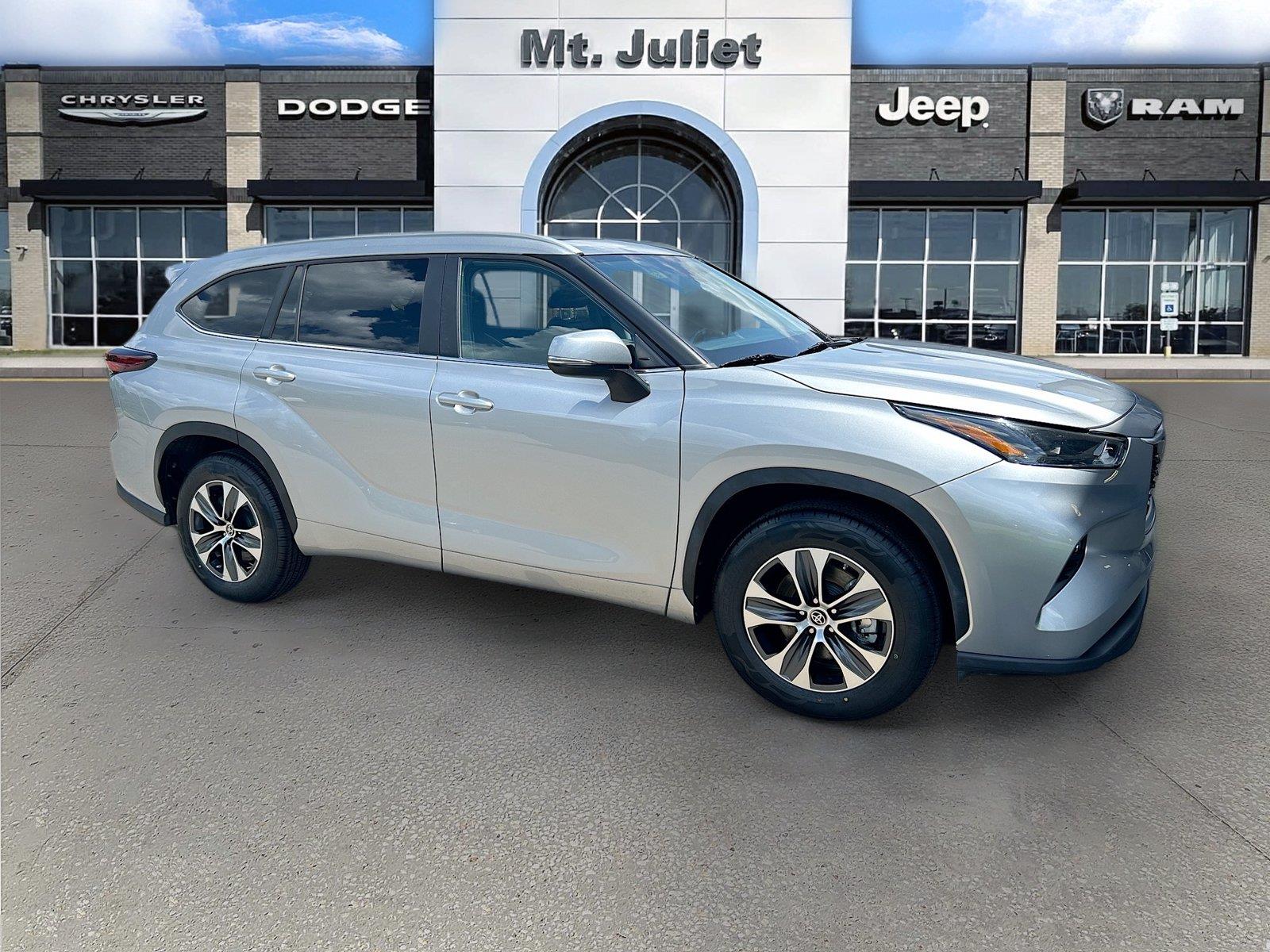 Celestial Silver Metallic 2024 Toyota Highlander SUV / Crossover Front-Wheel Drive 8-Speed Automatic
