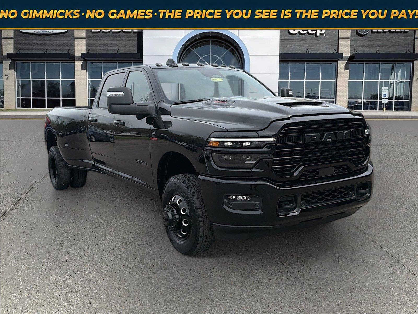 Diamond Black Crystal Pearlcoat 2026 RAM 3500 Pickup Truck Four-Wheel Drive 8-Speed Automatic