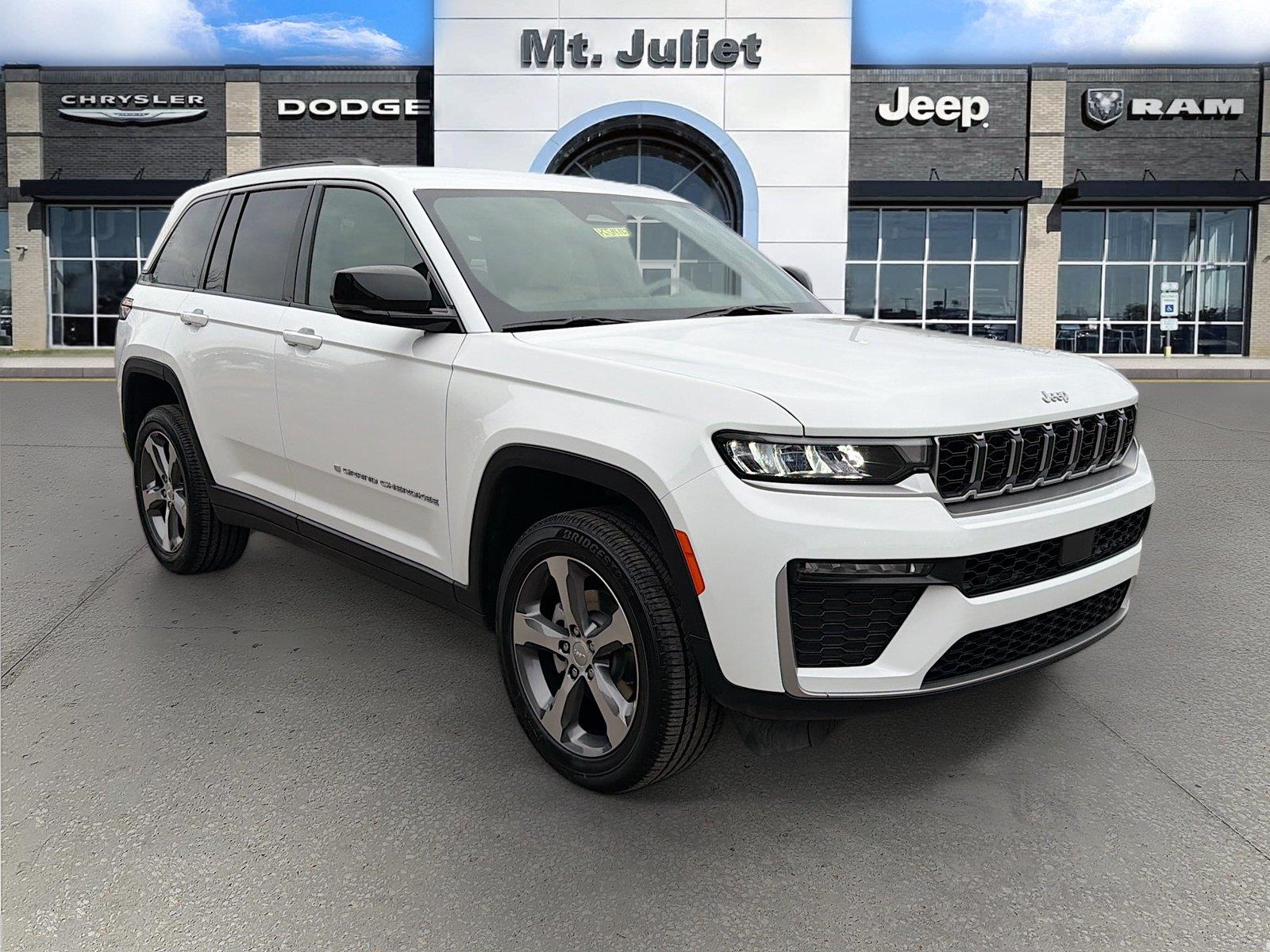 Bright White Clearcoat 2026 Jeep Grand Cherokee SUV / Crossover Four-Wheel Drive 8-Speed Automatic