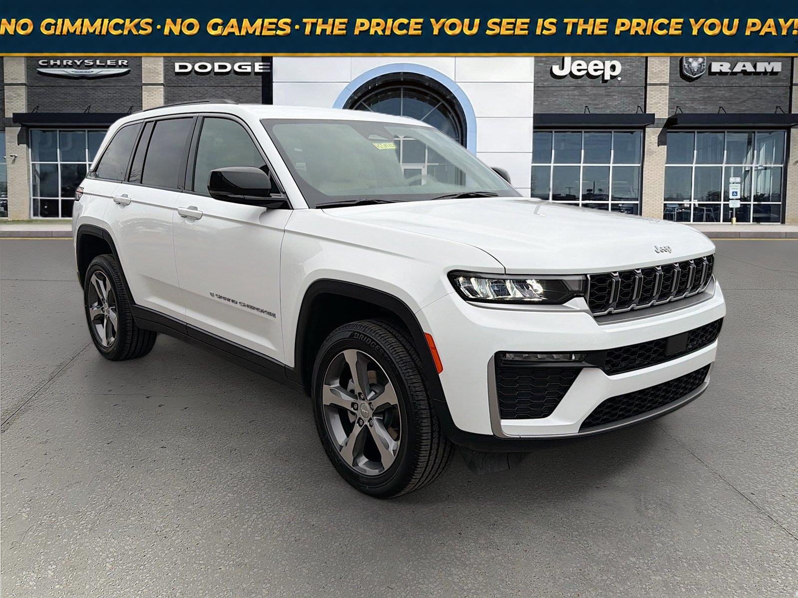 Bright White Clearcoat 2026 Jeep Grand Cherokee SUV / Crossover Four-Wheel Drive 8-Speed Automatic