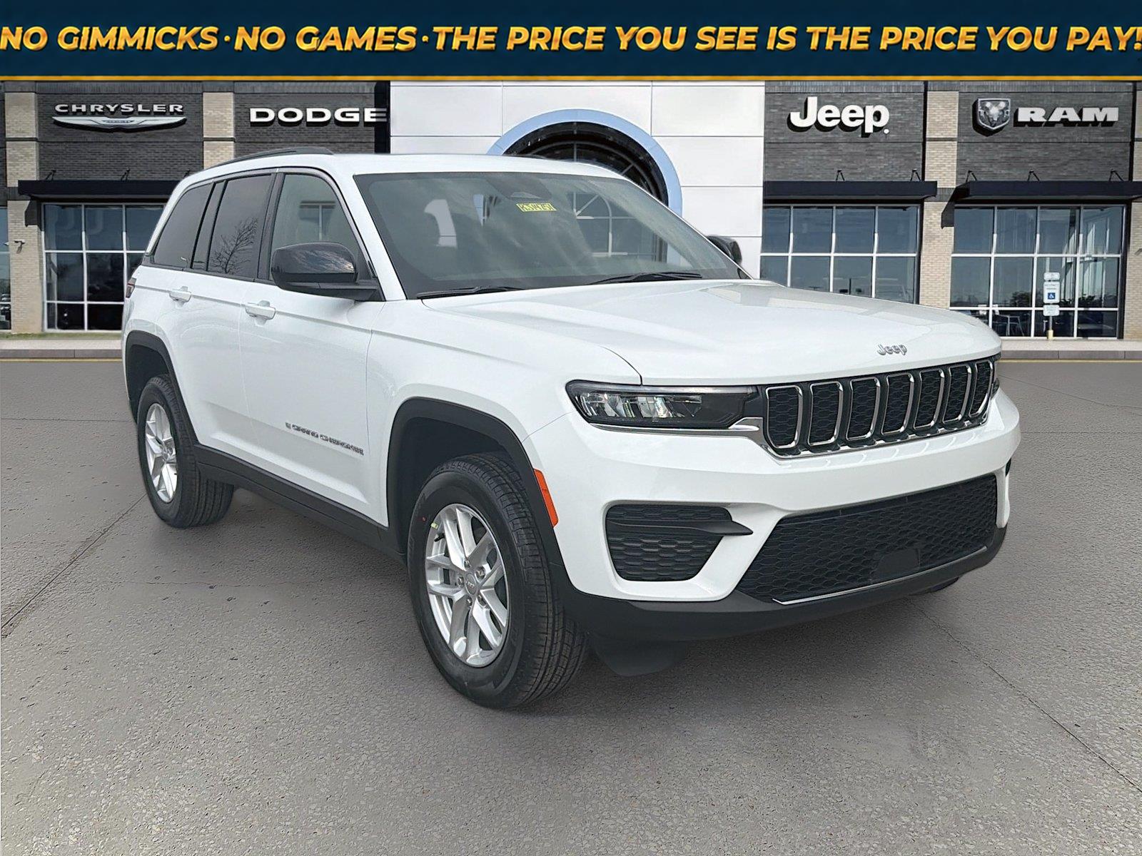 Bright White Clearcoat 2026 Jeep Grand Cherokee SUV / Crossover Four-Wheel Drive 8-Speed Automatic