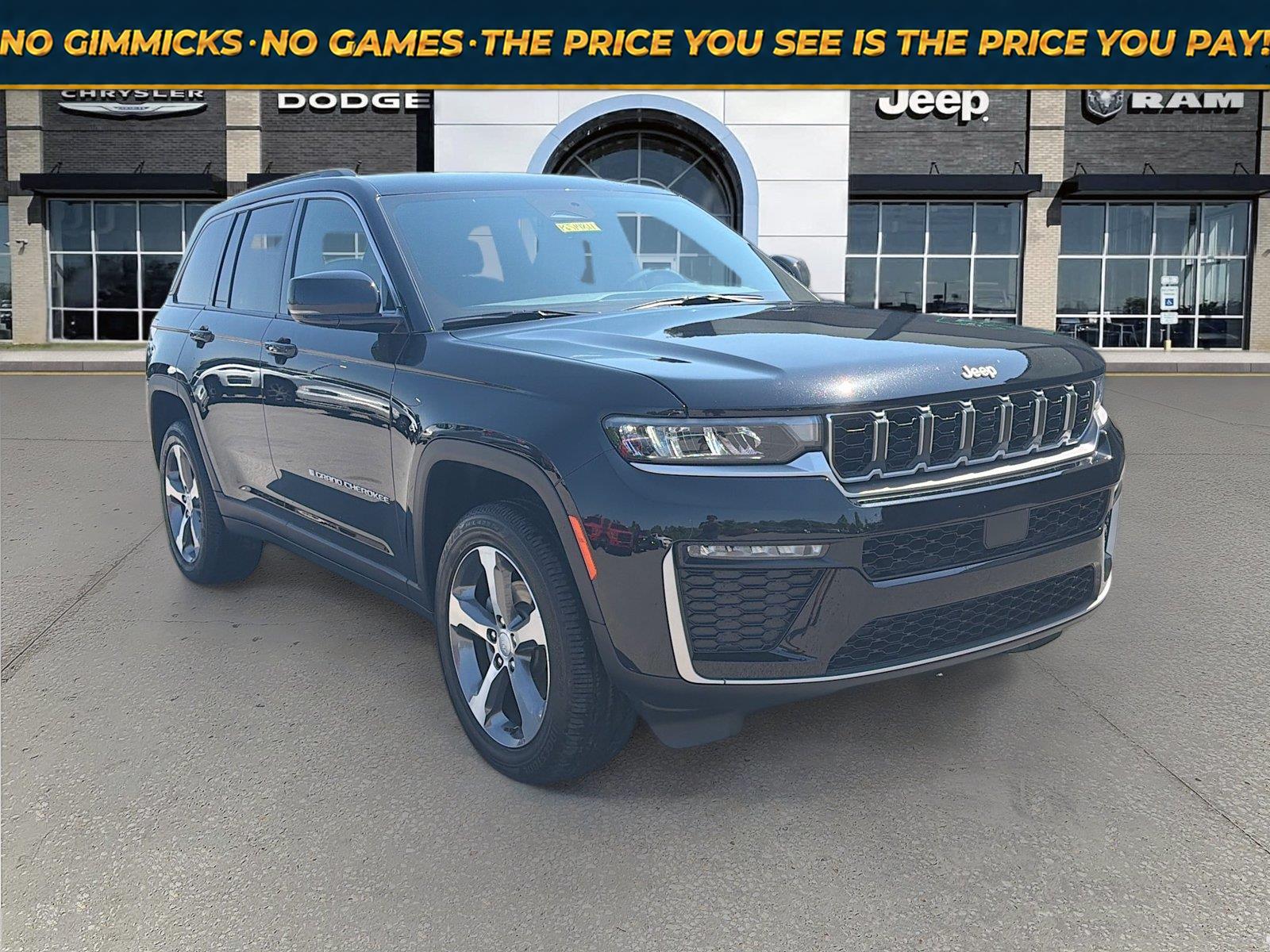 Diamond Black Crystal Pearlcoat 2026 Jeep Grand Cherokee SUV / Crossover Four-Wheel Drive 8-Speed Automatic