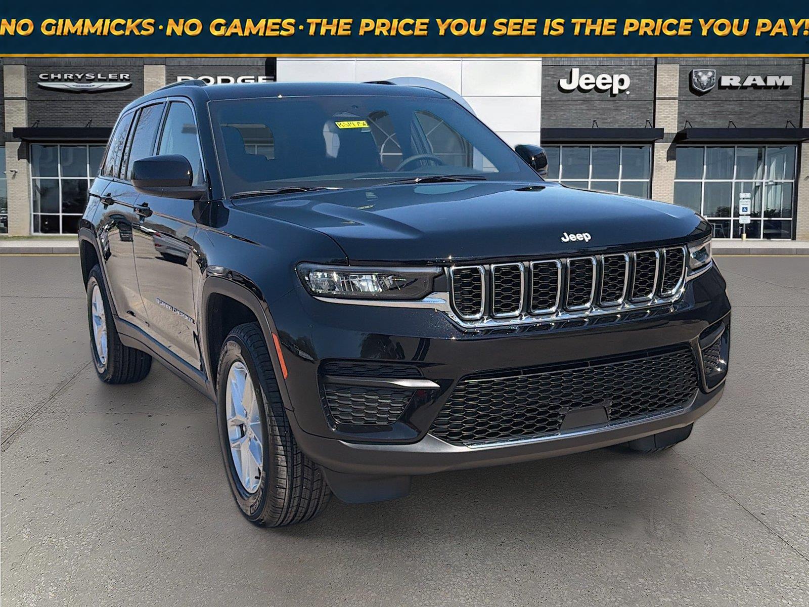 Diamond Black Crystal Pearlcoat 2026 Jeep Grand Cherokee SUV / Crossover Four-Wheel Drive 8-Speed Automatic